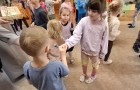 8,10 marca - Dzień Kobiet i Dzień Chłopaka w naszym przedszkolu to doskonałe okazje do kształtowania szacunku, relacji i umiejętności obdarowywania. Życzymy, aby każdego dnia towarzyszył Wam uśmiech.